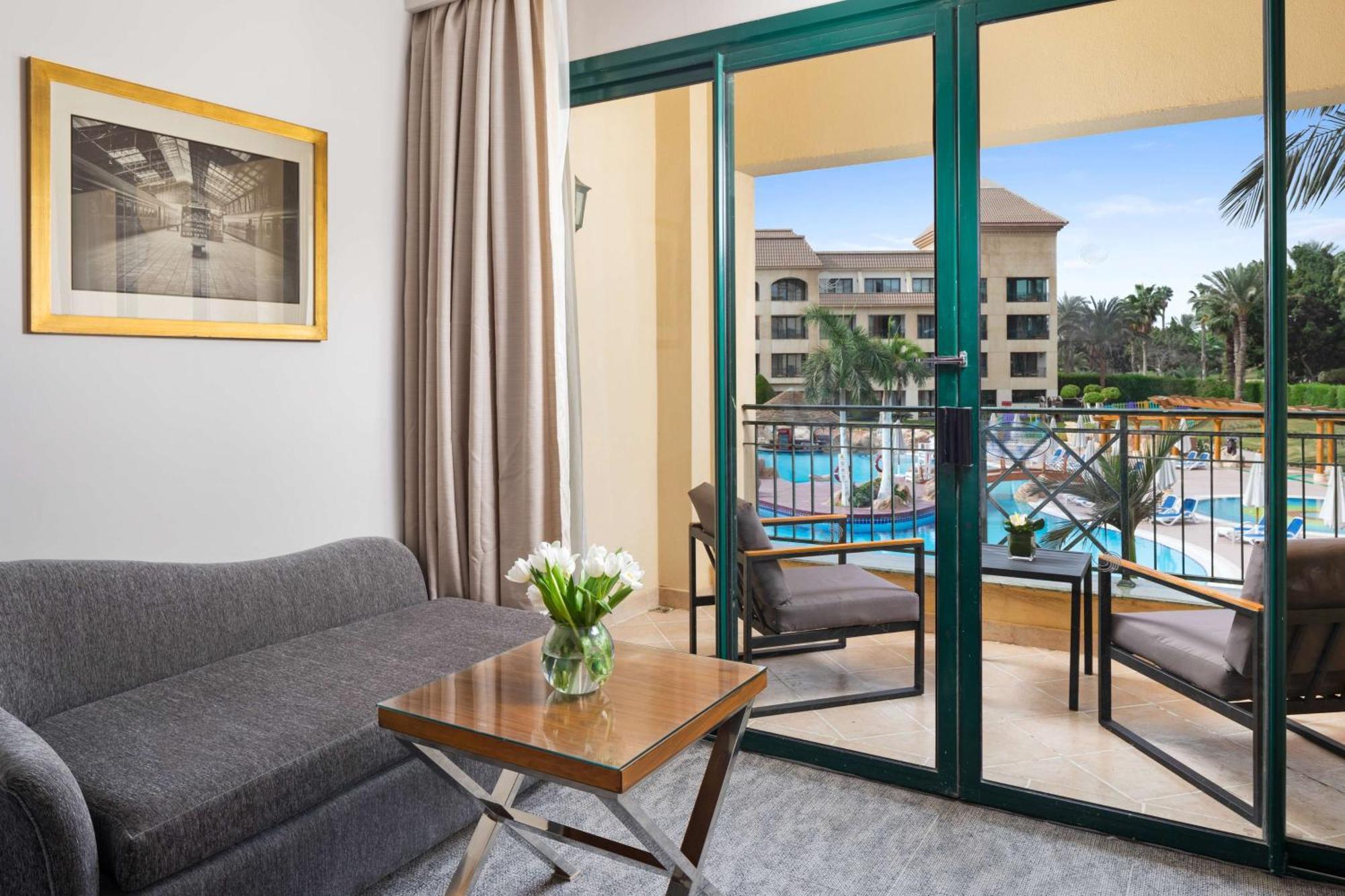 فندق هيلتون بيراميدز جولف 6th of October City المظهر الخارجي الصورة A room at the Hilton Sharm El Sheikh