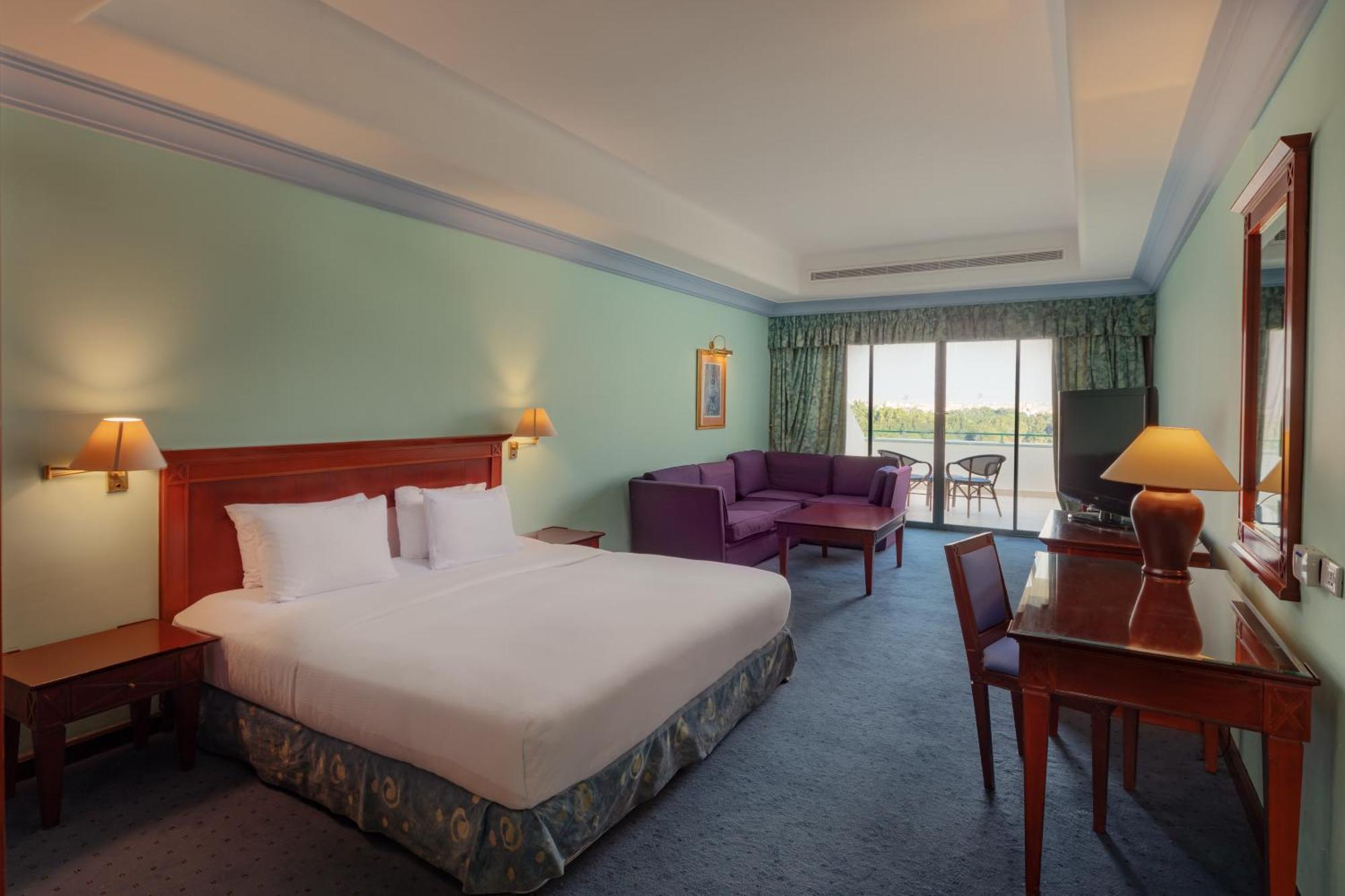 فندق هيلتون بيراميدز جولف 6th of October City المظهر الخارجي الصورة A room at the hotel