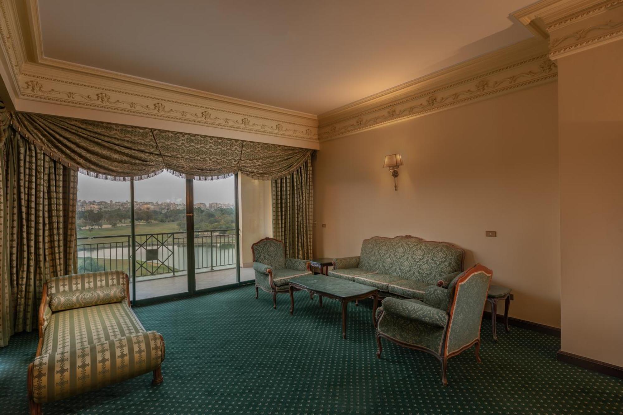 فندق هيلتون بيراميدز جولف 6th of October City المظهر الخارجي الصورة A suite at the hotel